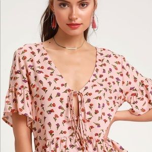 🌺 Flirty Blush Pink Floral Print Tie-Front Top